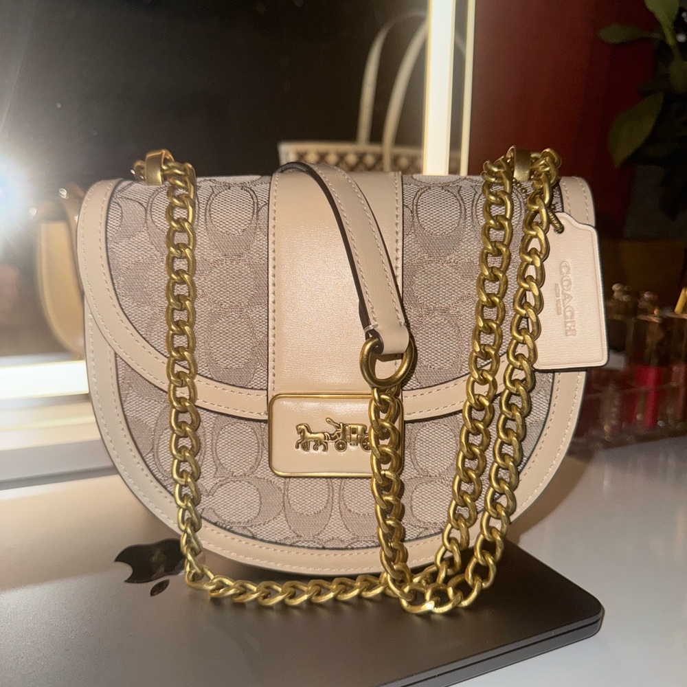 Beautiful coach shoulder bag